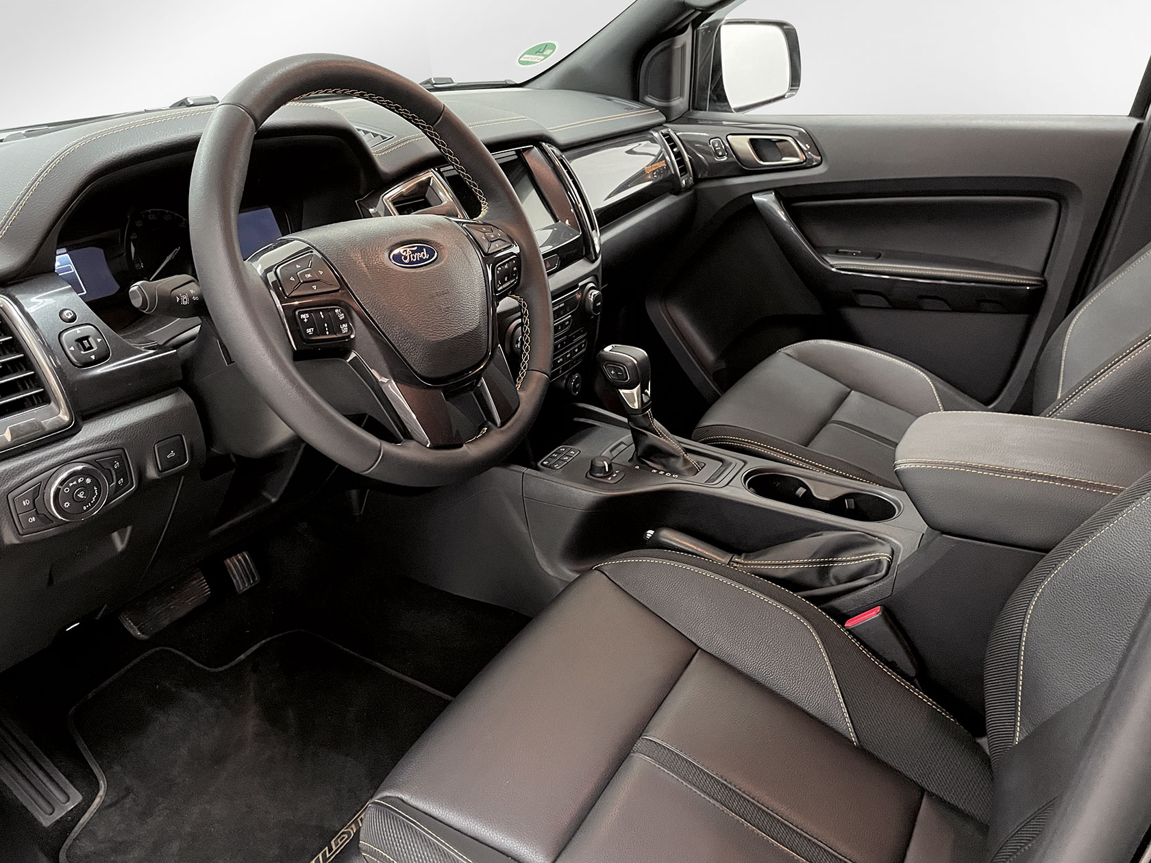 Hochzeitsauto mieten Schorndorf: Ford Ranger Wildtrak Fahrerseite